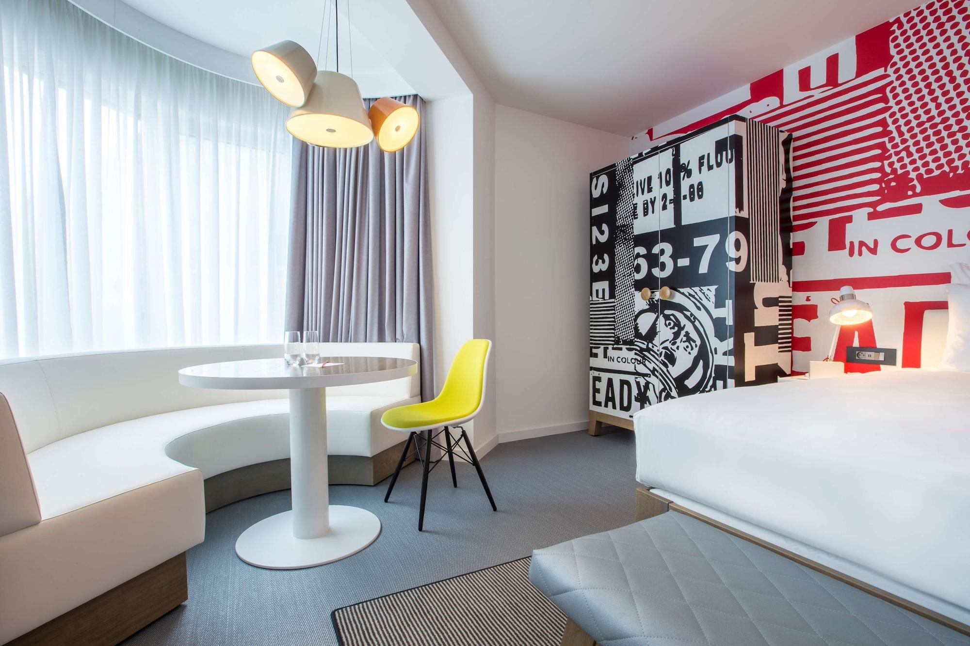 Hotel Radisson Red Brussels Ixelles Esterno foto