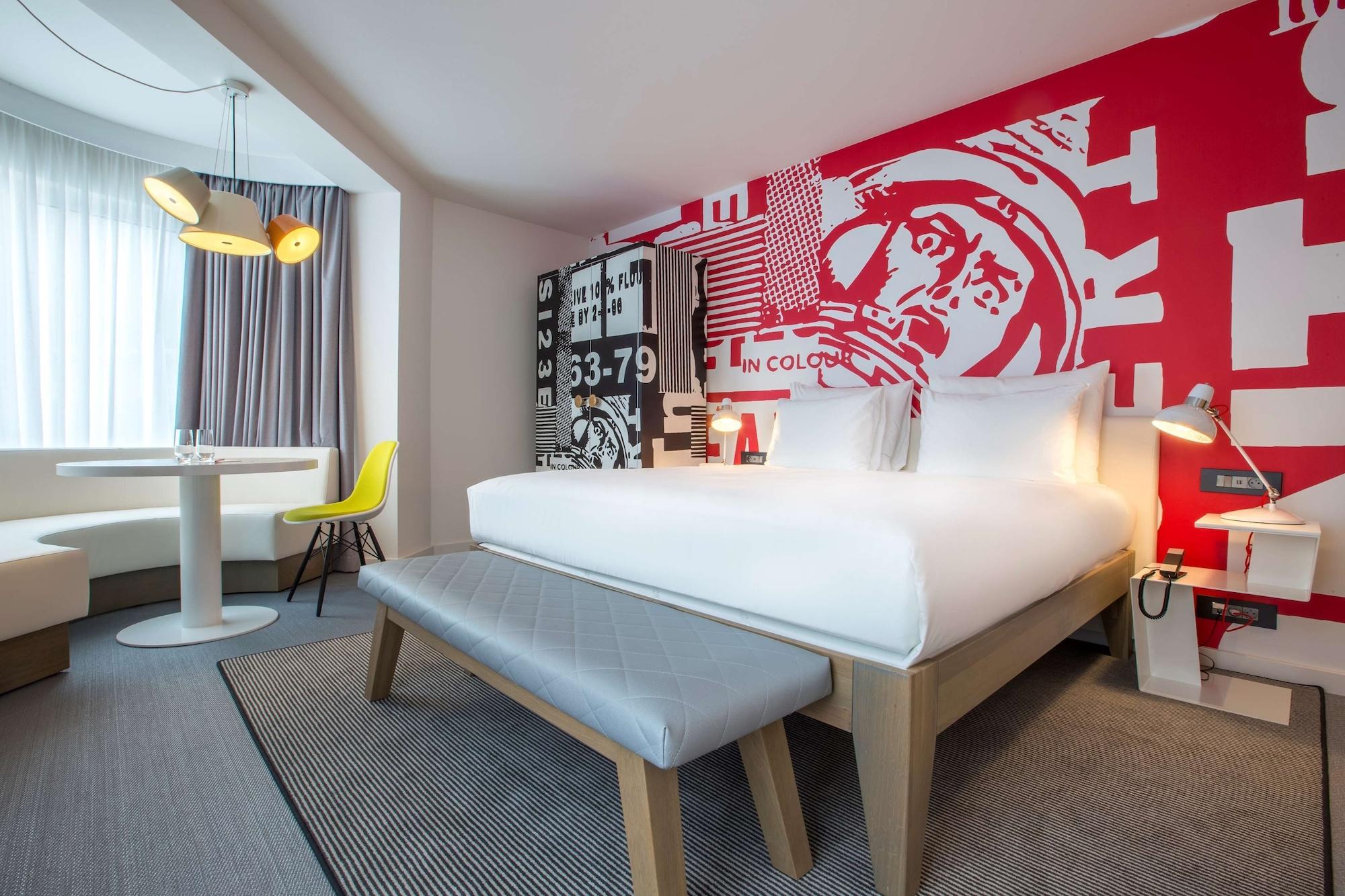 Hotel Radisson Red Brussels Ixelles Esterno foto