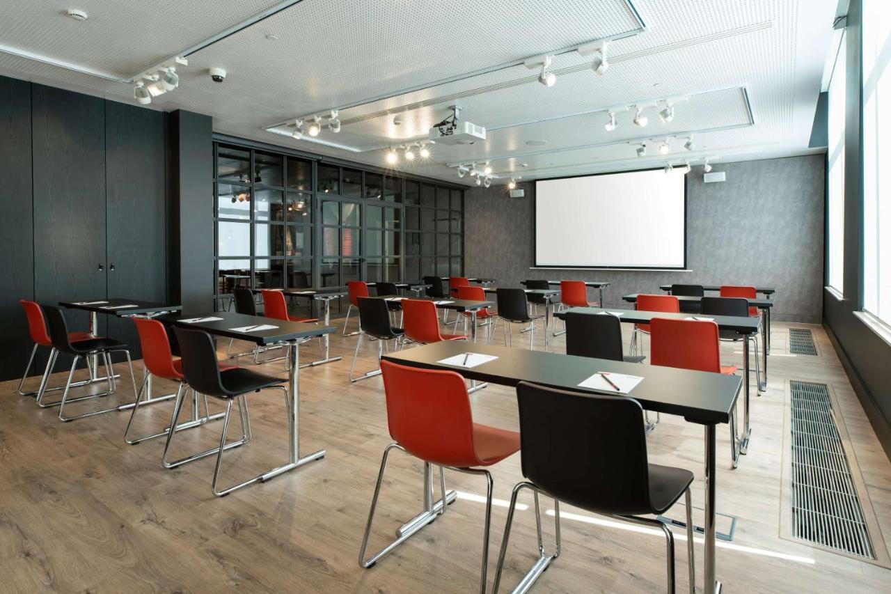 Hotel Radisson Red Brussels Ixelles Esterno foto