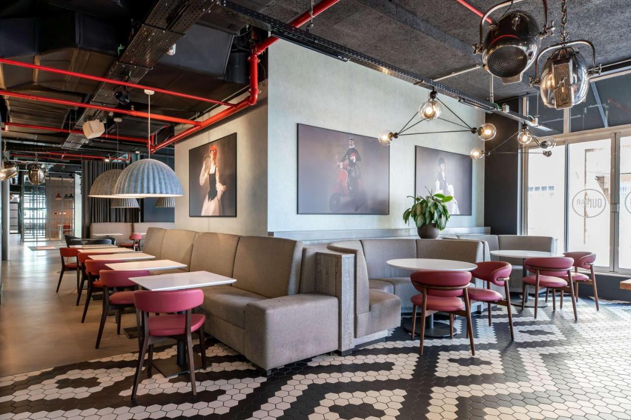 Hotel Radisson Red Brussels Ixelles Esterno foto