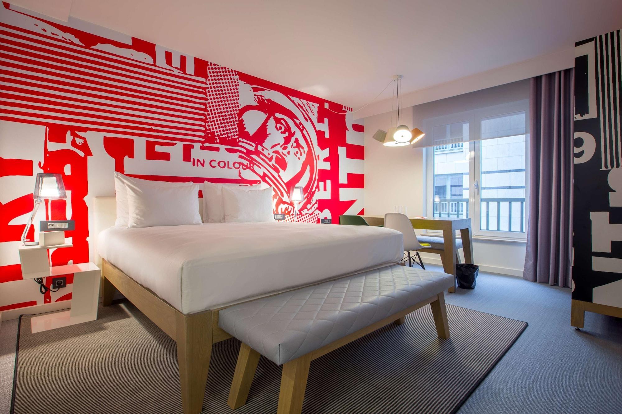 Hotel Radisson Red Brussels Ixelles Esterno foto