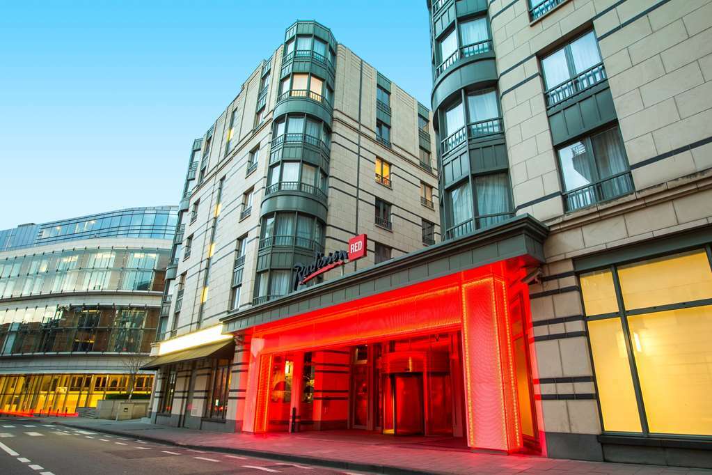 Hotel Radisson Red Brussels Ixelles Esterno foto